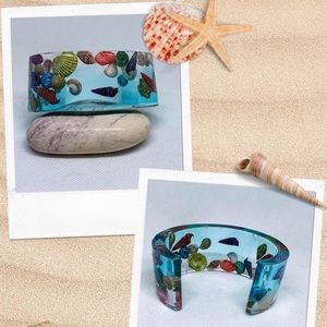 Underwater cuff bracelet